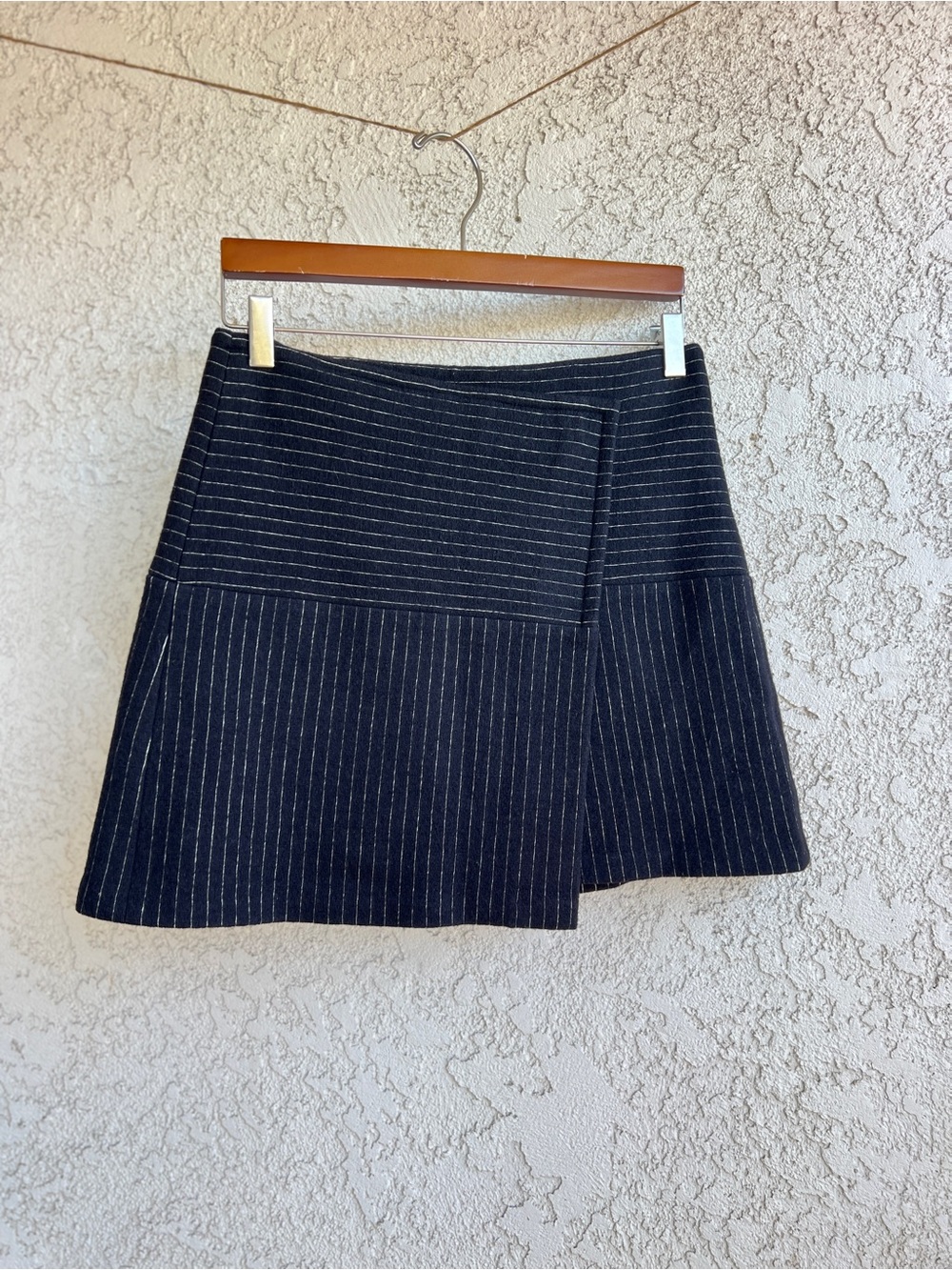 Alice + Olivia Black Pinstripe A-Line woven Blend Mini Skirt